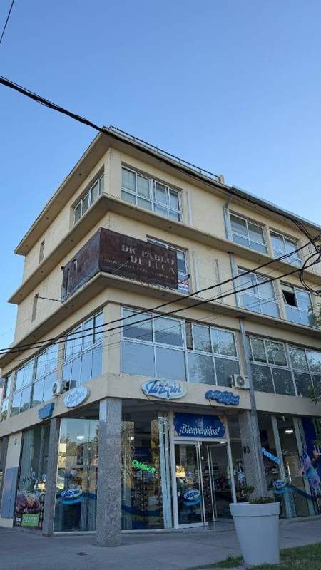 Piso multiespacio · Comercial en Sarmiento y El Libertador