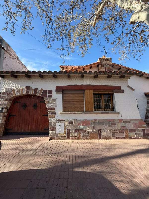 Frente de la casona de Belgrano 252