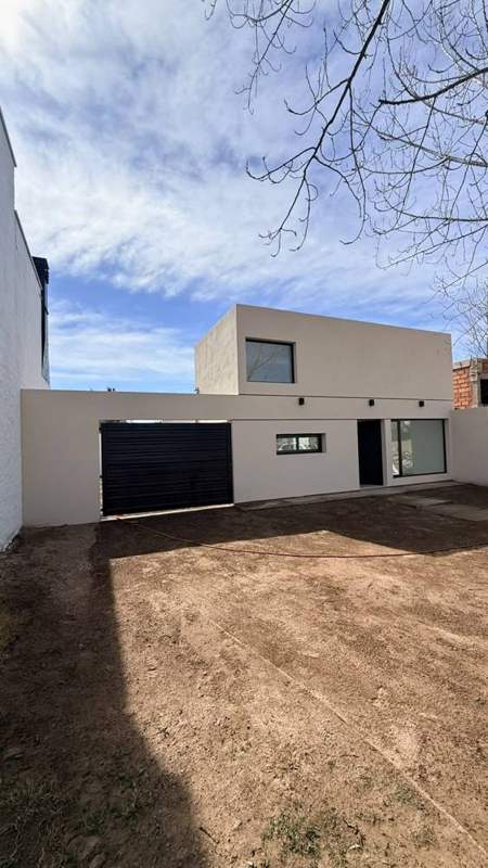 Casa a estrenar en Barrio Viñuelas