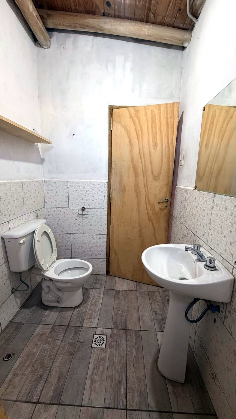 Baño con revestimiento cerámico